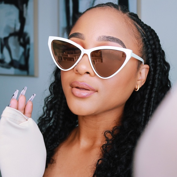 White oversized cat eye sunglasses with Mirror lens - Picture 3 of 3